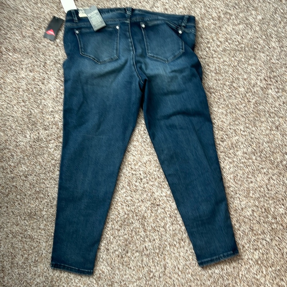 Brand new slimming jeans. Great color.